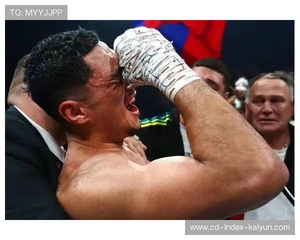 Zuffa Boxing签约世界次重量级拳王奥佩塔亚,扩大拳击版图。 Zuffa Boxing签约世界次重量级拳王奥佩塔亚,扩大拳击版图。